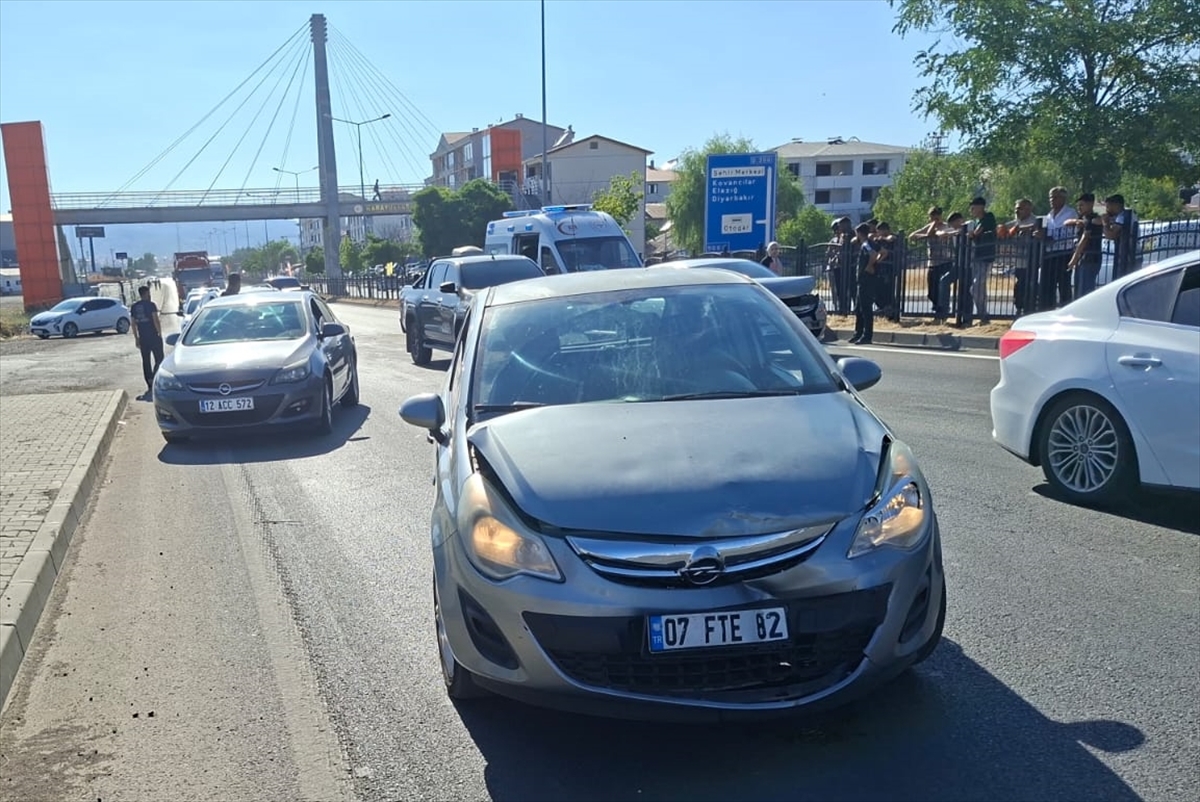 Bingöl'de Zincirleme Kaza: 5 Kişi Yaralandı