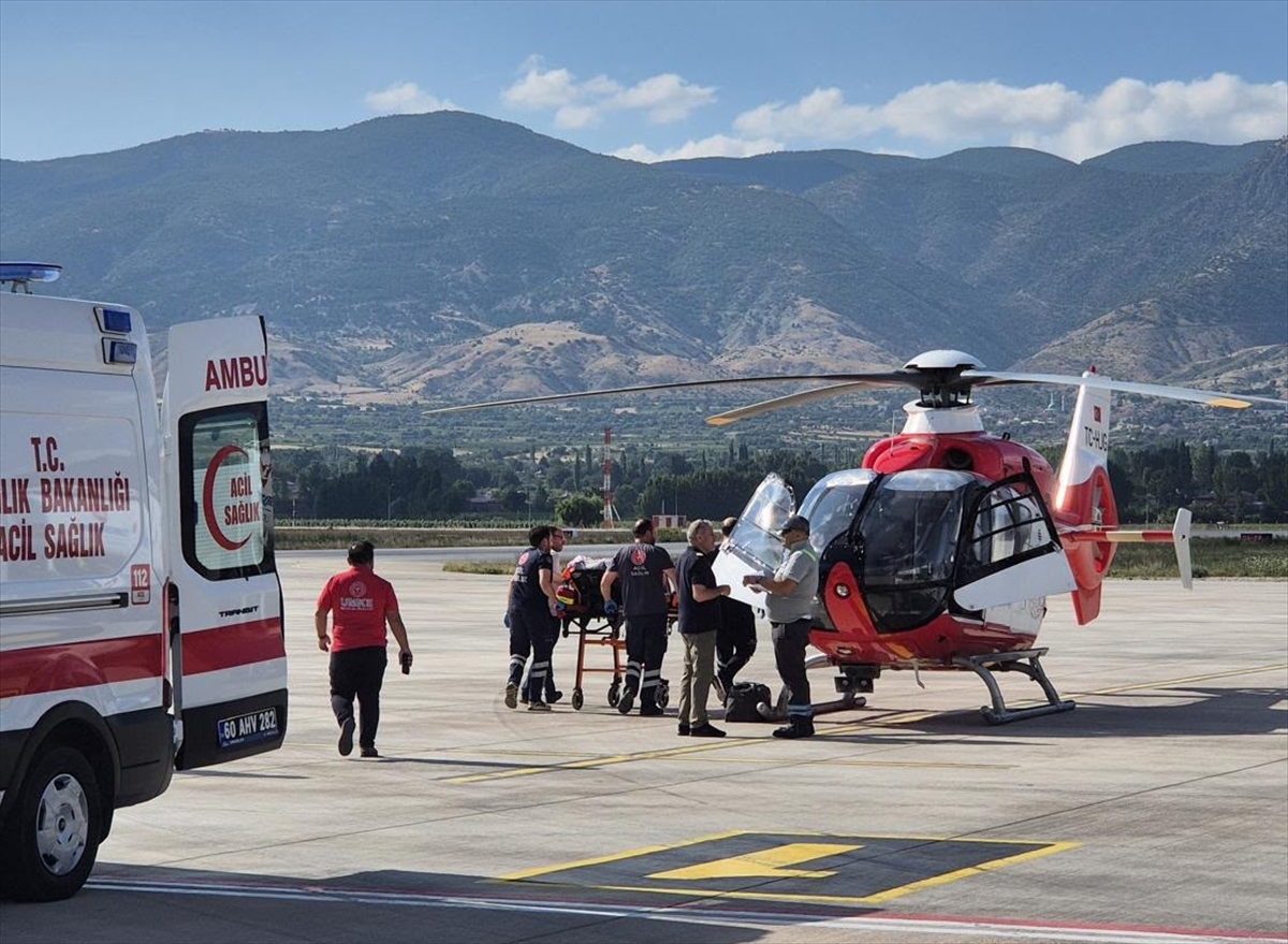 Tokat'ta ambulans helikopter: 78 yaşındaki hasta Konya'ya sevk edildi