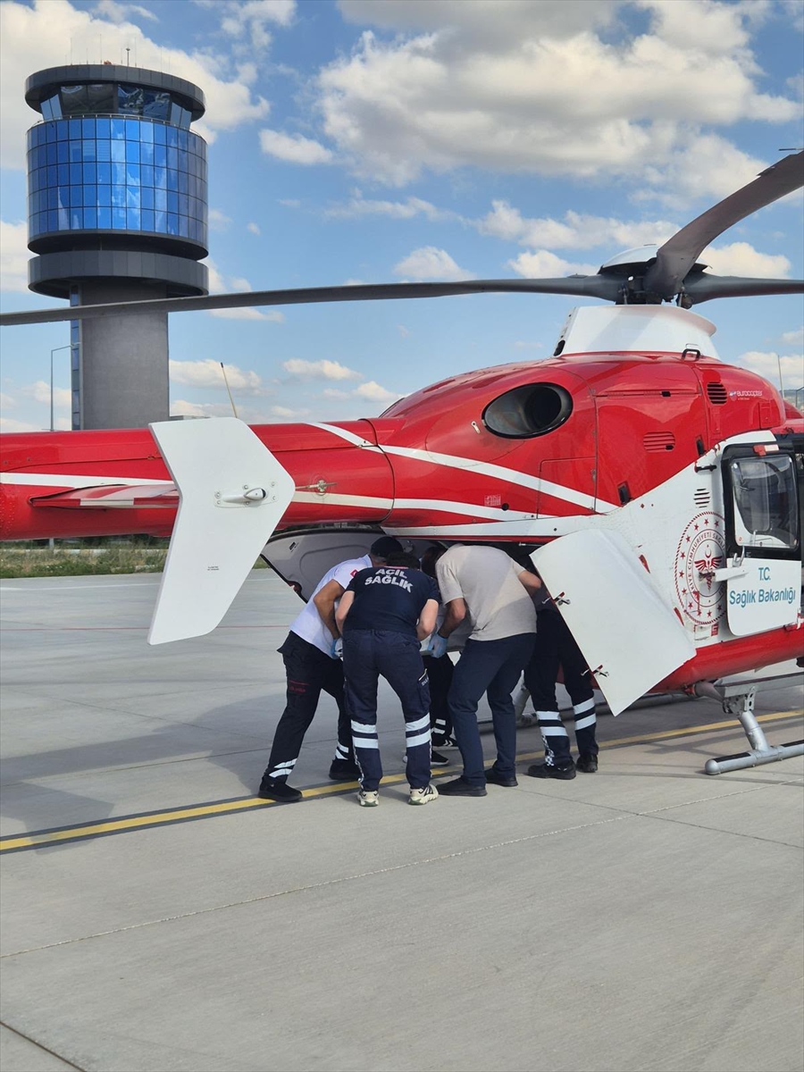 Tokat'ta ambulans helikopter: 78 yaşındaki hasta Konya'ya sevk edildi