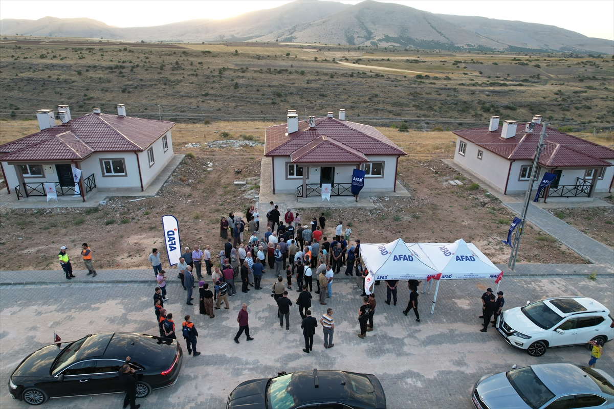 Kayseri'de Depremzedeler İçin Yapılan 15 Konut Teslim Edildi