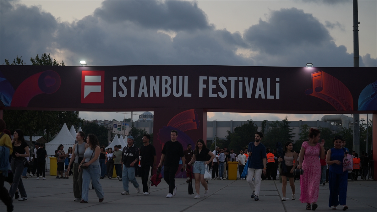 İstanbul Festivali: Sagopa Kajmer ve maNga sahne aldı