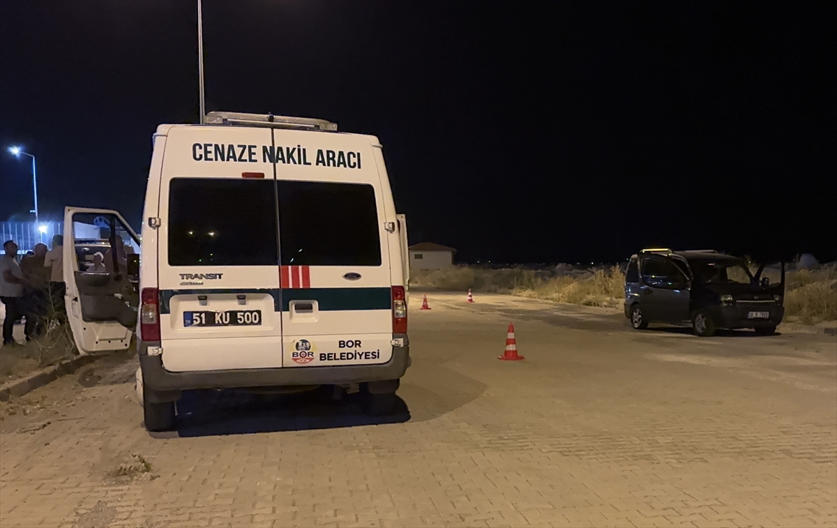 Niğde Bor'da park halindeki araçta bir kişi ölü bulundu