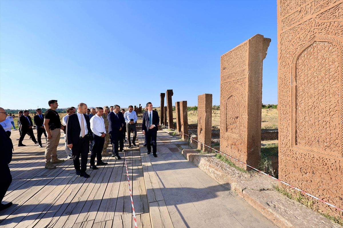 Bitlis Valisi Karakaya: Ahlat Malazgirt Zaferi'ne hazır