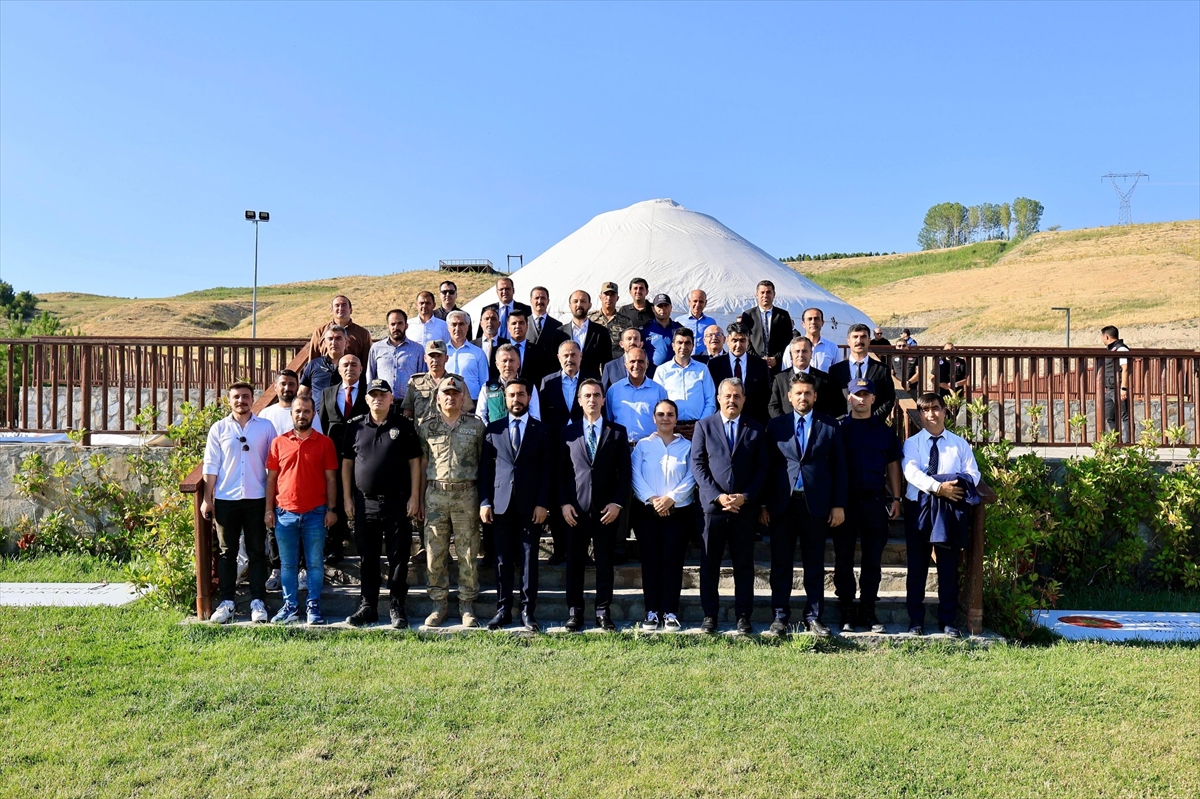 Bitlis Valisi Karakaya: Ahlat Malazgirt Zaferi'ne hazır