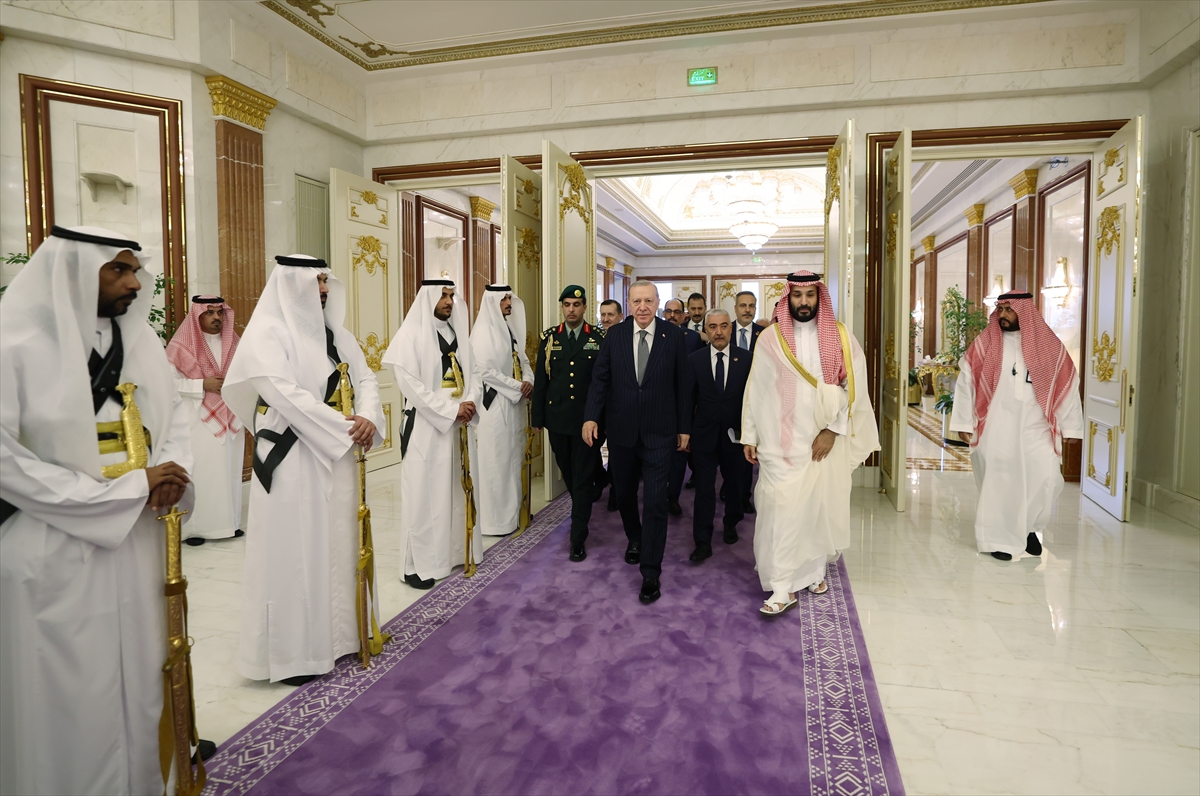 Cumhurbaşkanı Erdoğan, Suudi Arabistan Veliaht Prensi Bin Selman ile bir araya geldi
