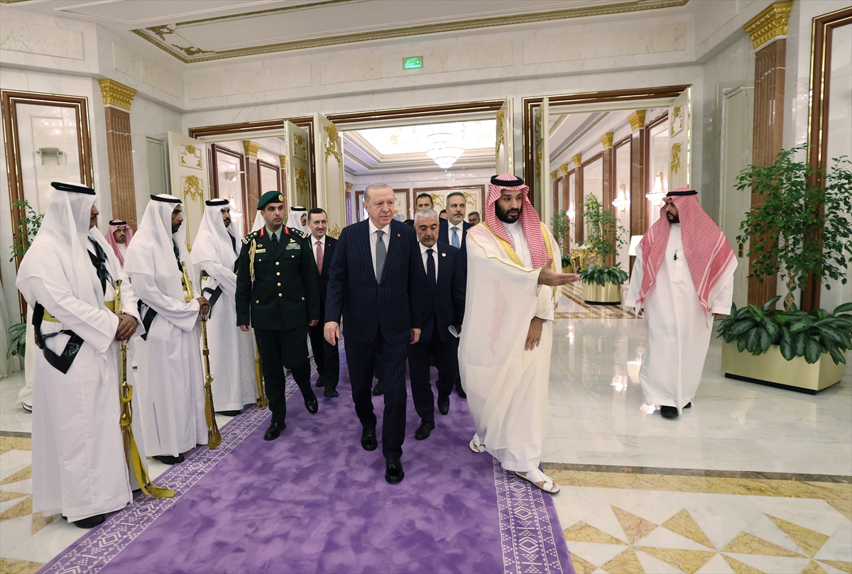 Cumhurbaşkanı Erdoğan, Suudi Arabistan Veliaht Prensi Bin Selman ile bir araya geldi