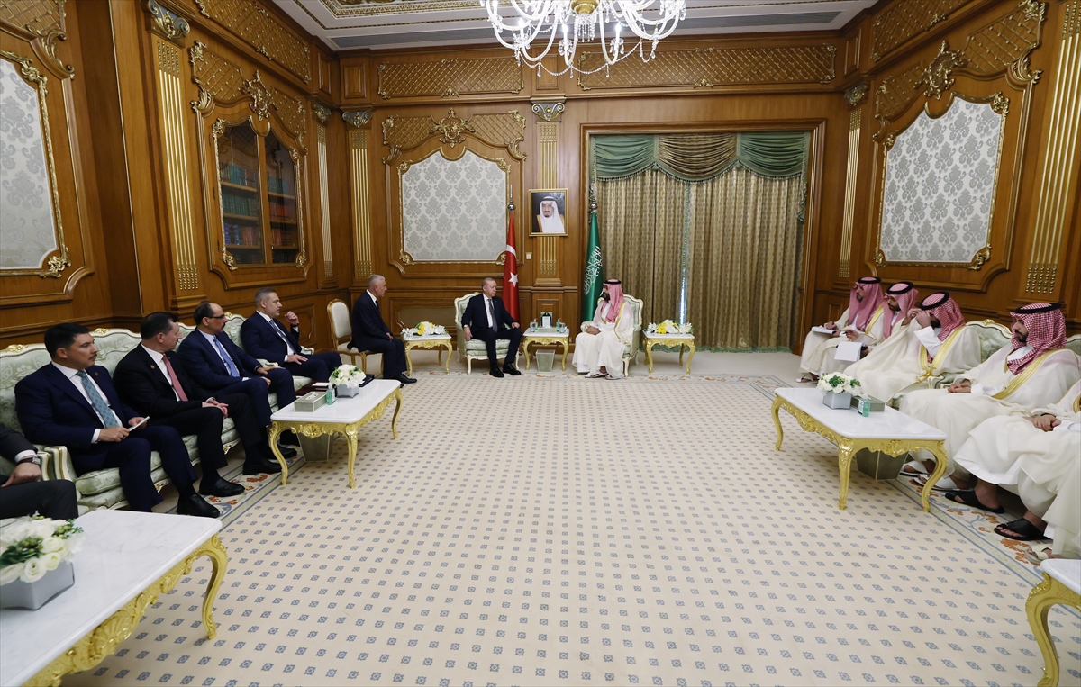 Cumhurbaşkanı Erdoğan, Suudi Arabistan Veliaht Prensi Bin Selman ile bir araya geldi