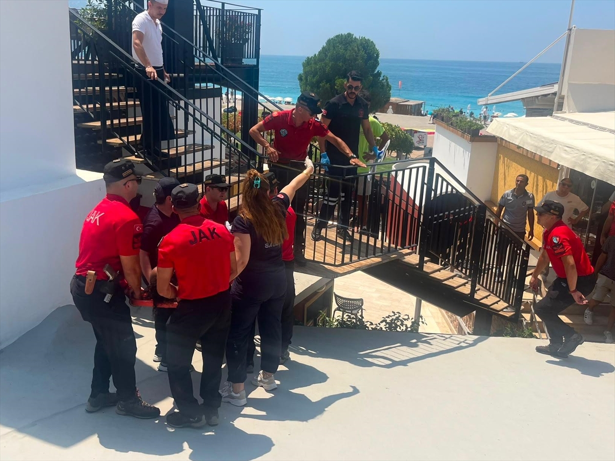 Fethiye'de Yamaç Paraşütü Kazası: Pilot ve Yolcu Yaralı