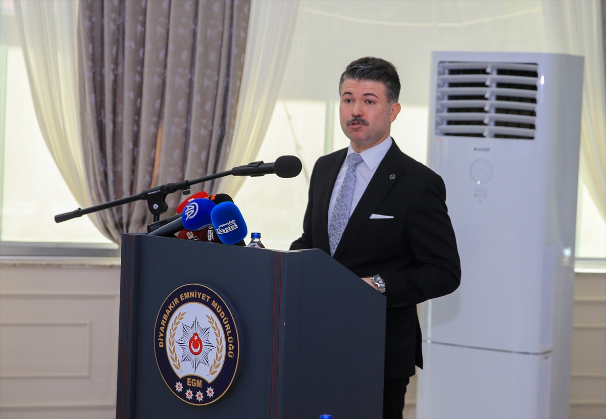 Vali Zorluoğlu: Diyarbakır'da zehir tacirlerinin başını ezeceğiz