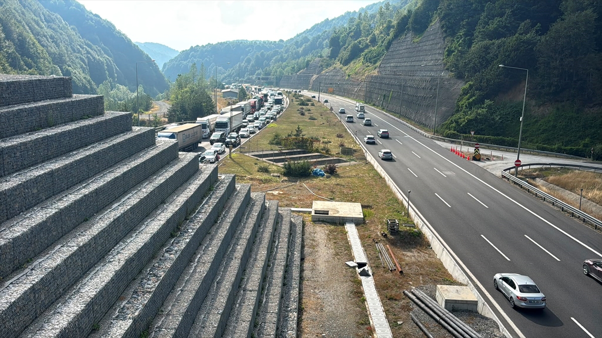 Bolu Dağı Tüneli'nde yangın sonrası Ankara yönü ulaşıma açıldı