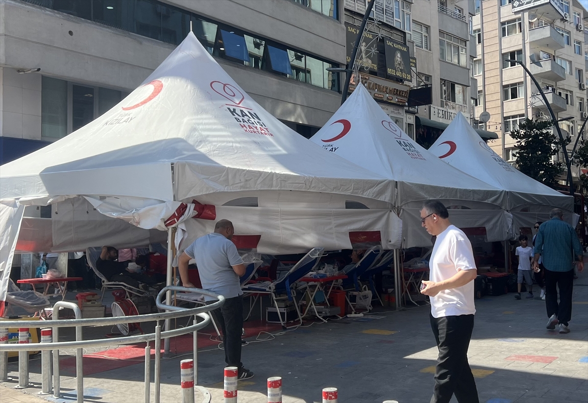 Bahçelievler'de Kızılay'ın kan bağışı çadırı kuruldu