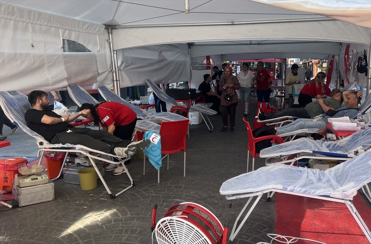 Bahçelievler'de Kızılay'ın kan bağışı çadırı kuruldu