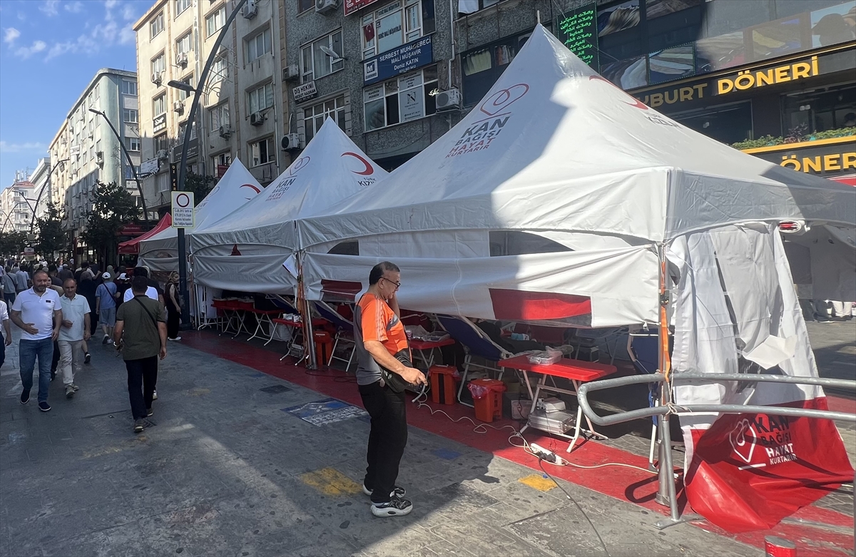 Bahçelievler'de Kızılay'ın kan bağışı çadırı kuruldu