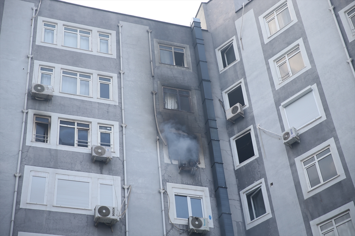 Antalya'da apartman yangını: 5 kişi hastaneye kaldırıldı