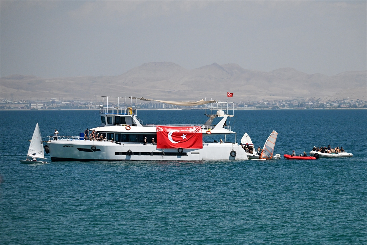 Van Denizi Su Sporları Festivali başladı: Terörsüz Türkiye vurgusu