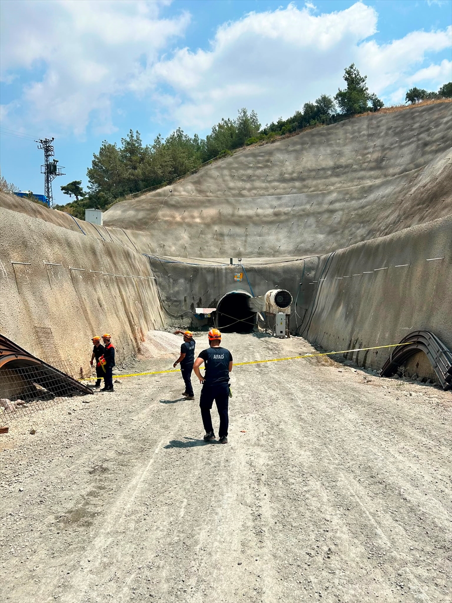 Adana'da içme suyu tünel hattında meydana gelen göçükte 1 işçi öldü, 1 işçi yaralandı