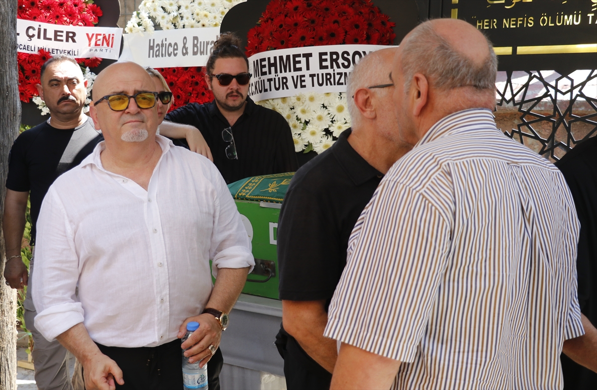 Sinema Genel Müdürü Birol Güven'in annesi Kocaeli'de defnedildi