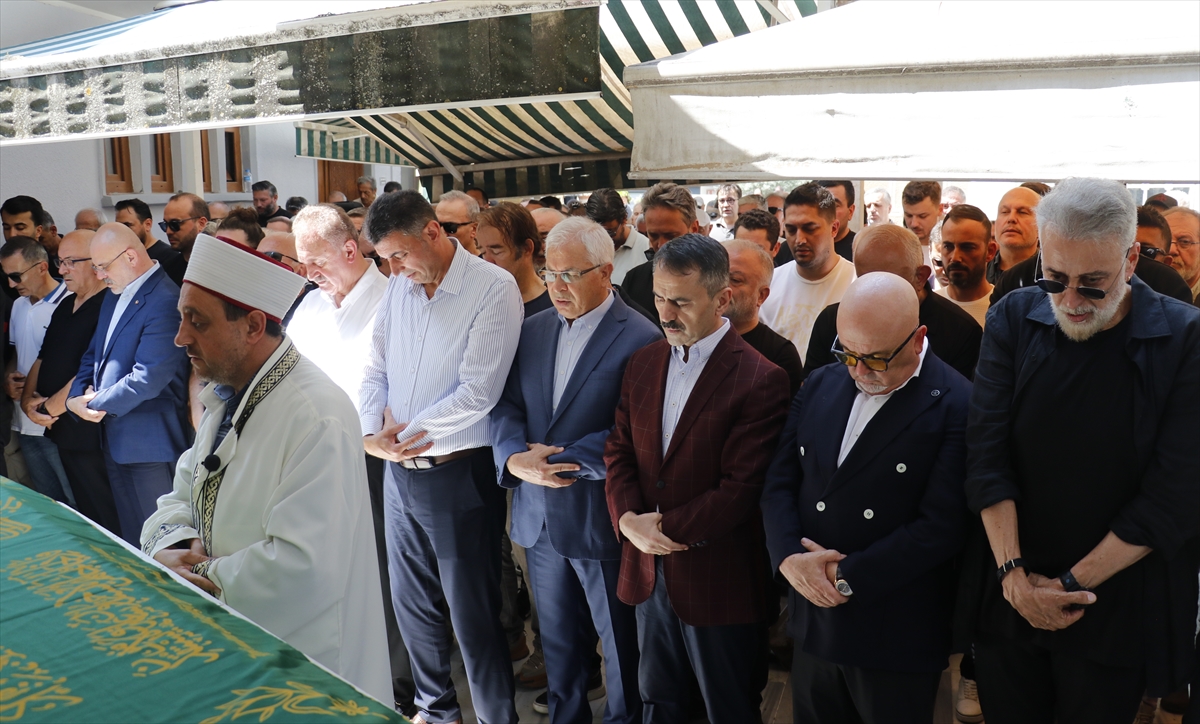 Sinema Genel Müdürü Birol Güven'in annesi Kocaeli'de defnedildi