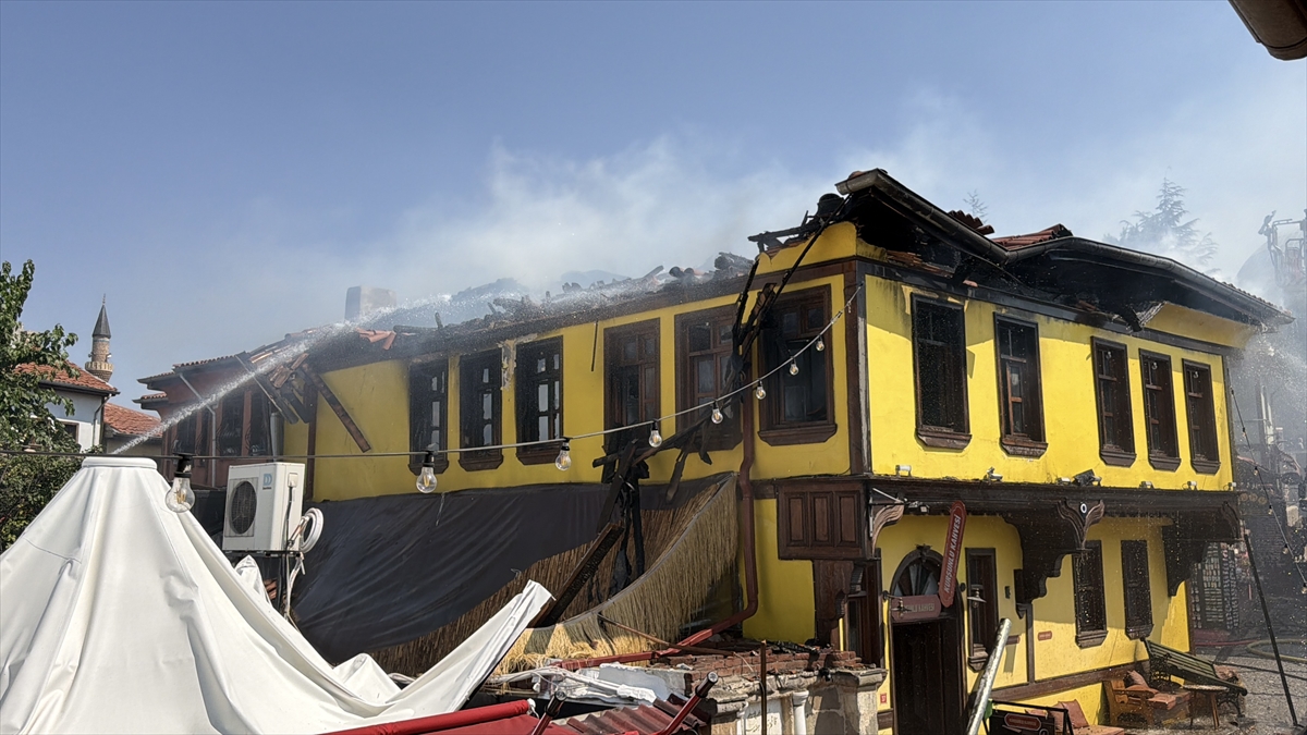 Odunpazarı Evleri'nde yangın: 7 kişi dumandan etkilendi