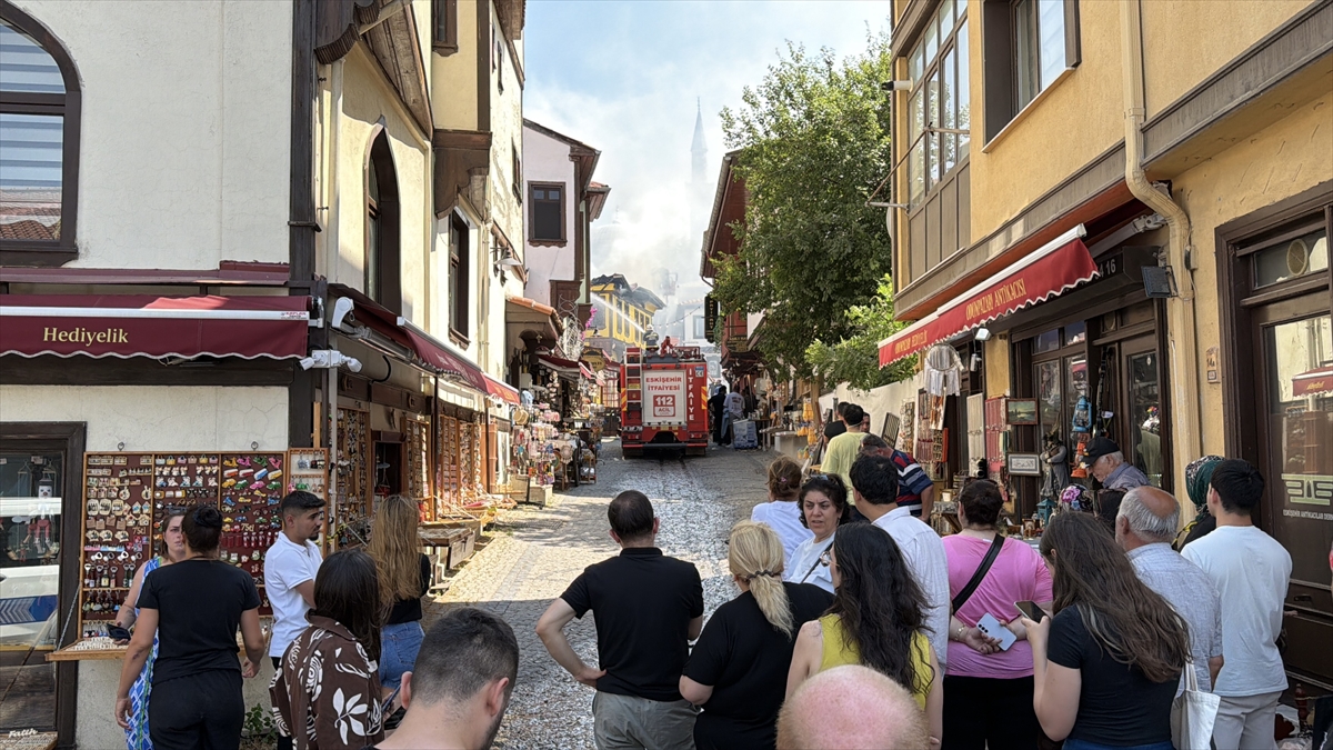 Odunpazarı Evleri'nde yangın: 7 kişi dumandan etkilendi