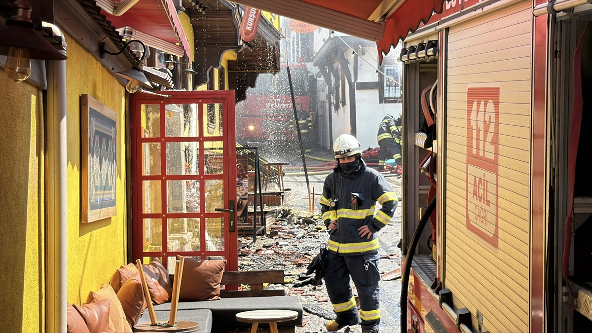 Odunpazarı Evleri'nde yangın: 7 kişi dumandan etkilendi
