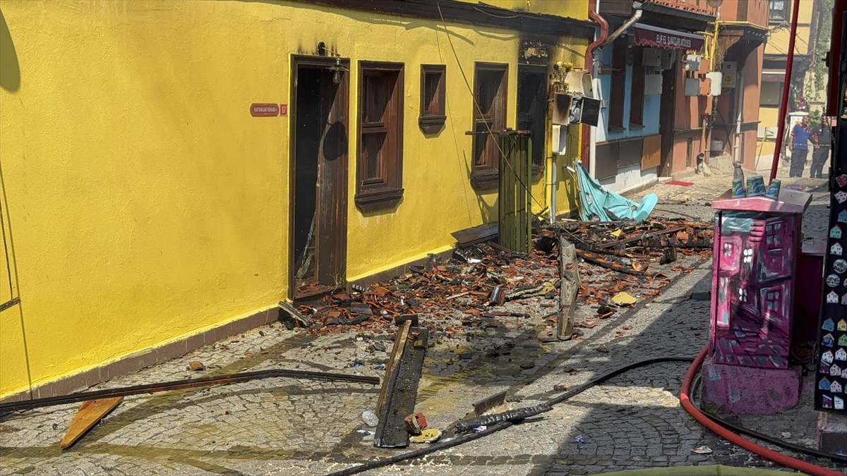 Odunpazarı Evleri'nde yangın: 7 kişi dumandan etkilendi
