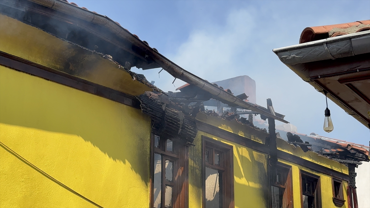 Odunpazarı Evleri'nde yangın: 7 kişi dumandan etkilendi