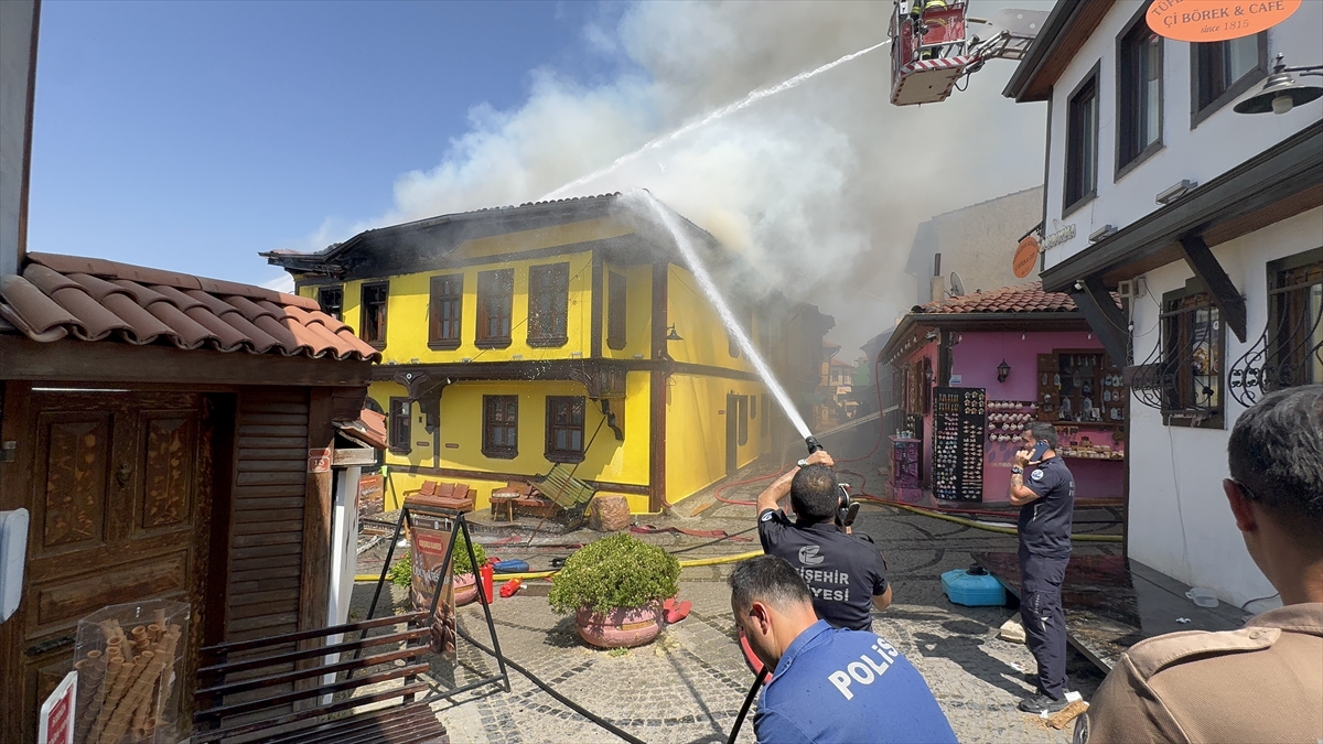 Odunpazarı Evleri'nde yangın: 7 kişi dumandan etkilendi