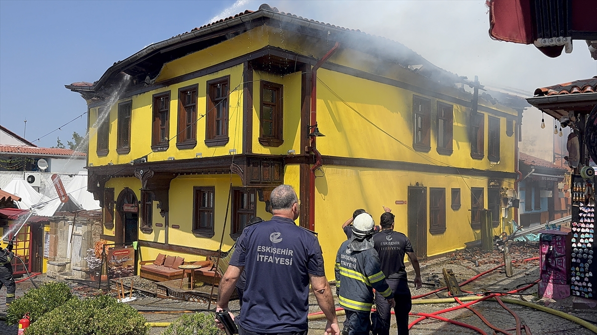 Odunpazarı Evleri'nde yangın: 7 kişi dumandan etkilendi