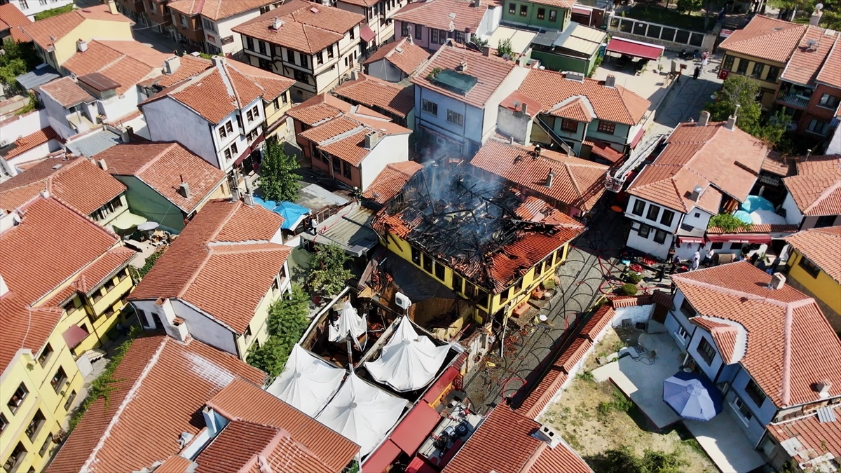 Odunpazarı Evleri'nde yangın: 7 kişi dumandan etkilendi