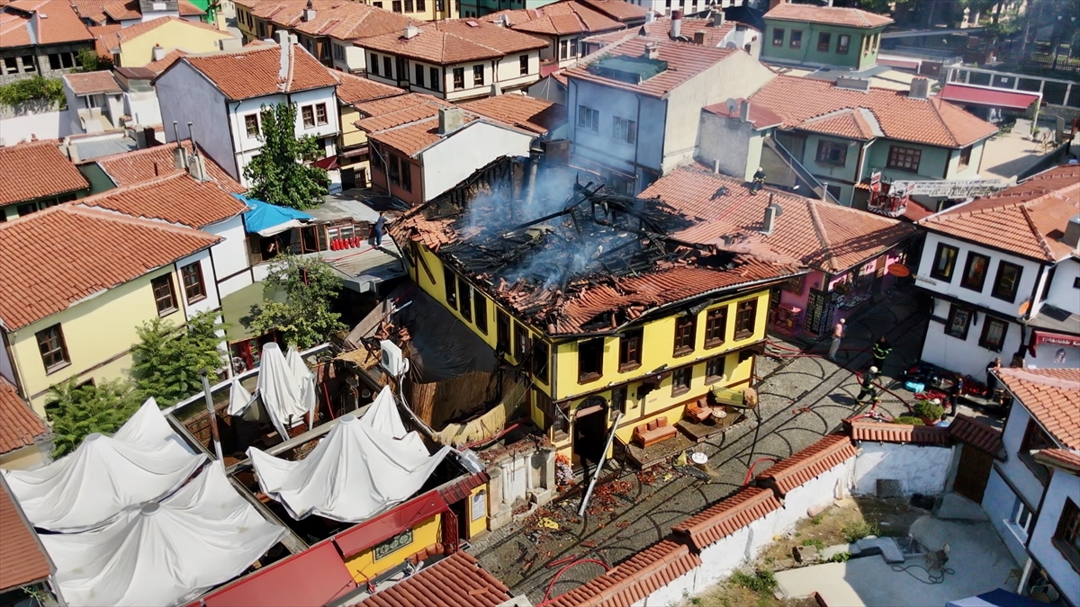 Odunpazarı Evleri'nde yangın: 7 kişi dumandan etkilendi