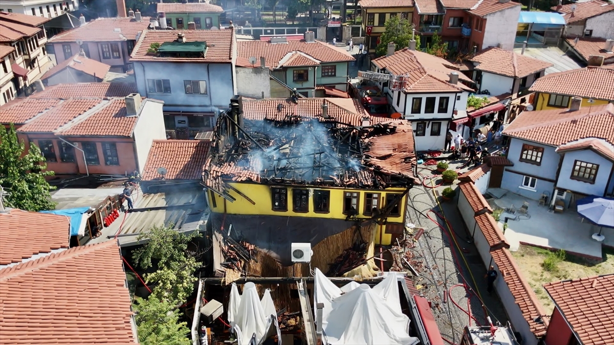 Odunpazarı Evleri'nde yangın: 7 kişi dumandan etkilendi