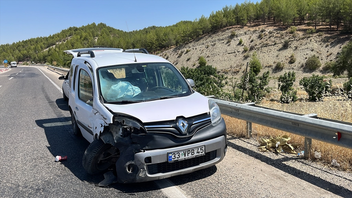 Adıyaman Besni'de otomobil kazası: 5 kişi hastaneye kaldırıldı