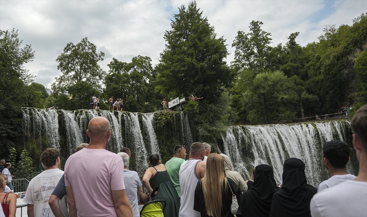 Bosna Hersek Jajce'de Şelale Atlayışları Nefes Kesti