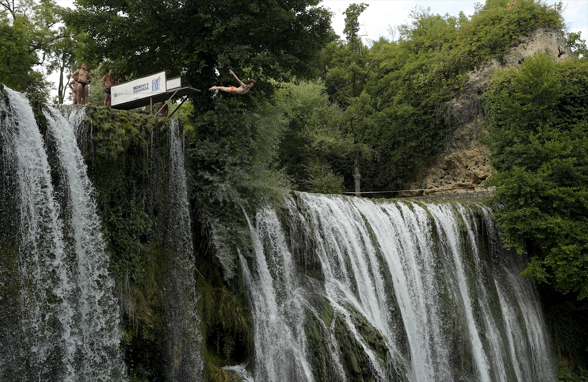 Bosna Hersek Jajce'de Şelale Atlayışları Nefes Kesti