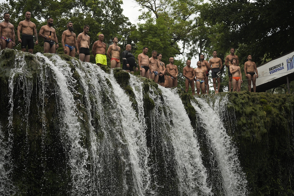 Bosna Hersek Jajce'de Şelale Atlayışları Nefes Kesti