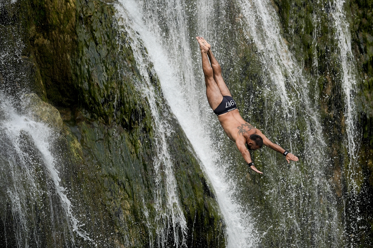 Bosna Hersek Jajce'de Şelale Atlayışları Nefes Kesti
