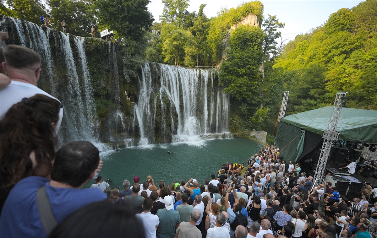 Bosna Hersek Jajce'de Şelale Atlayışları Nefes Kesti