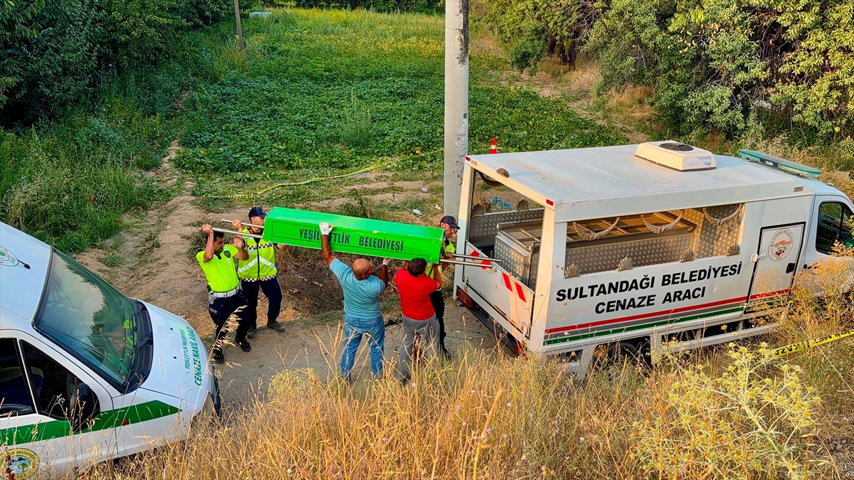 Afyonkarahisar'da kaza: Otomobil şarampole devrildi, 2 ölü