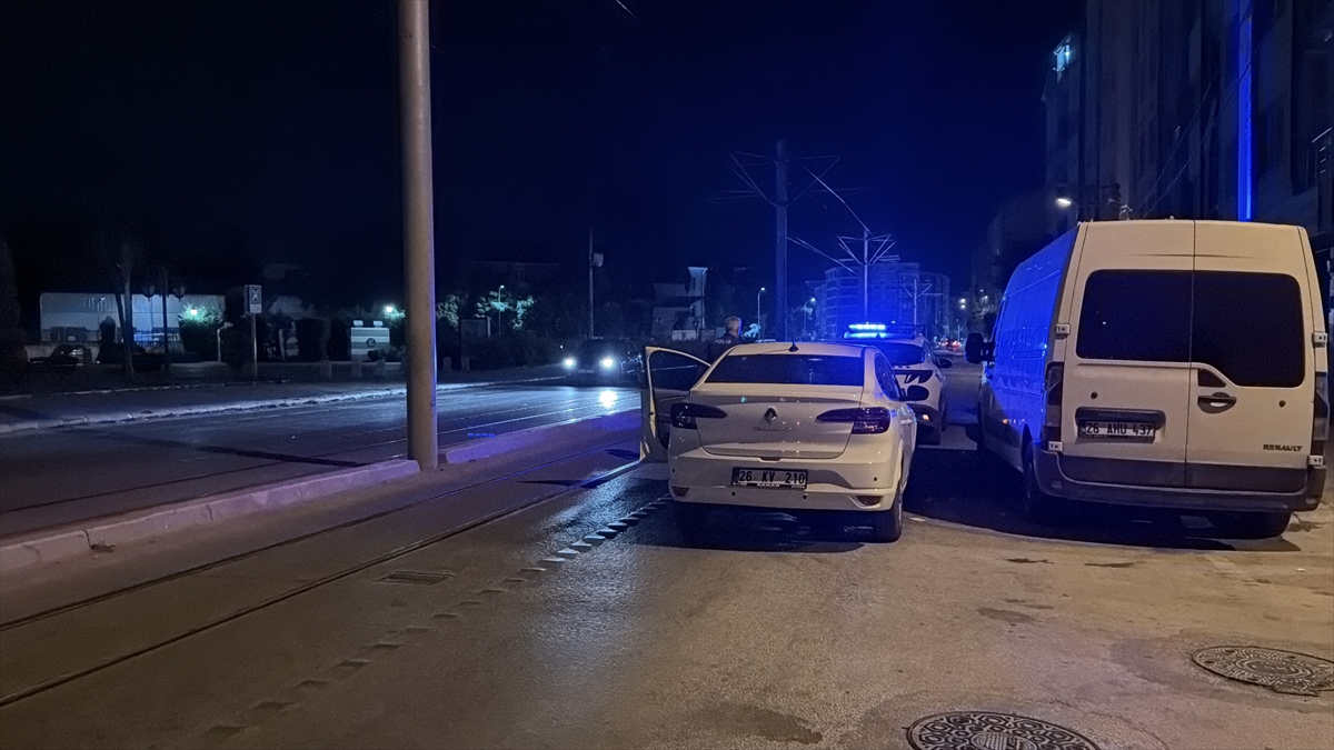 Eskişehir'de bıçaklı kavga: İki kişi yaralandı, bir şüpheli yakalandı