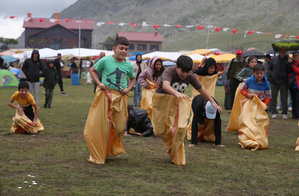 Rize Ovit Yayla Şenliği 26. kez düzenlendi: İnek yarışması yapıldı
