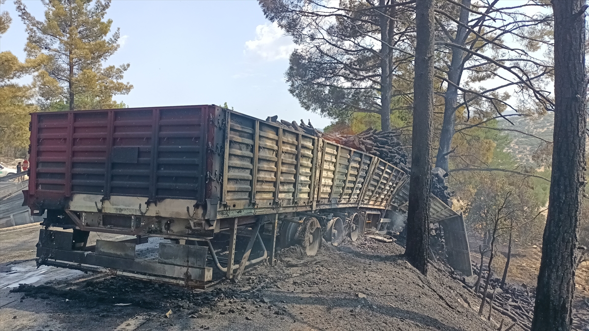 GÜNCELLEME - Mersin'de 3 aracın karıştığı kazada 1 kişi öldü, 1 kişi yaralandı