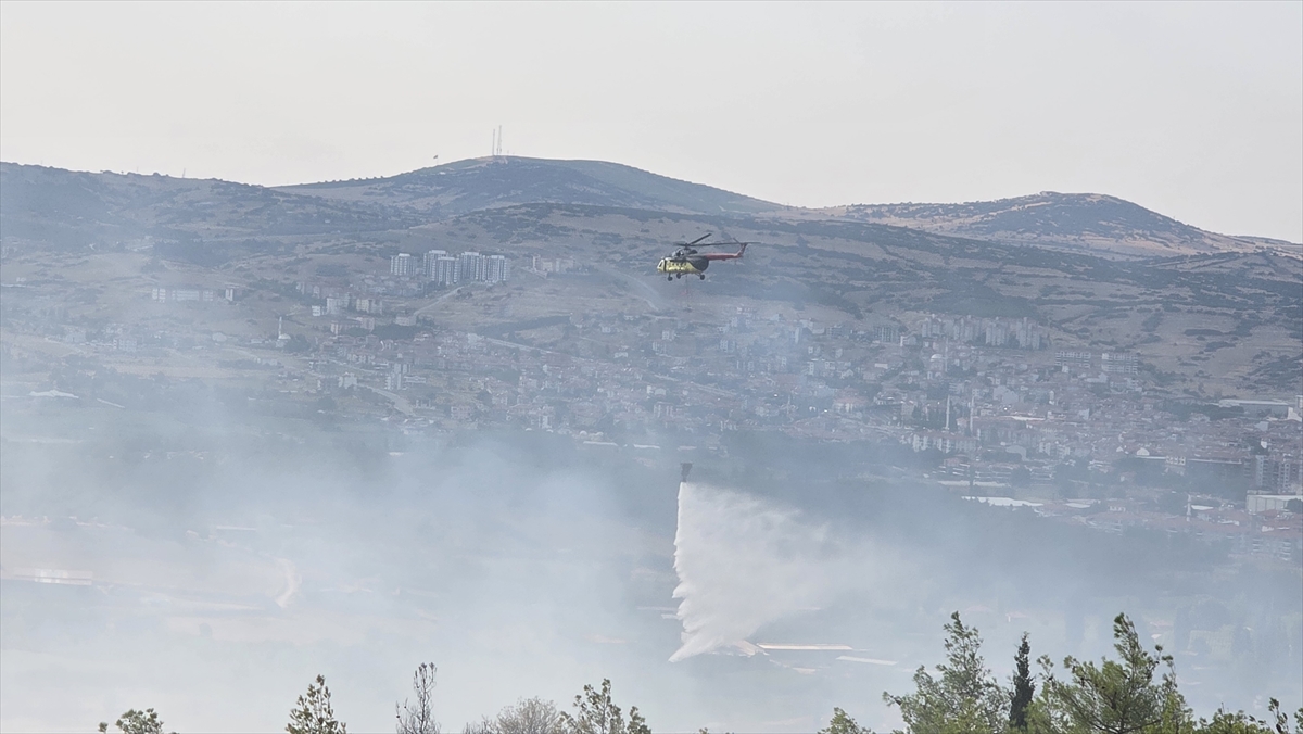 Manisa'da orman yangını: Ekipler havadan ve karadan müdahale ediyor