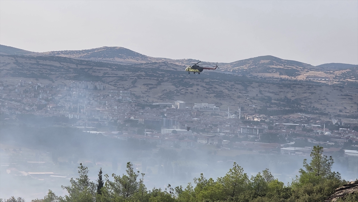 Manisa'da orman yangını: Ekipler havadan ve karadan müdahale ediyor