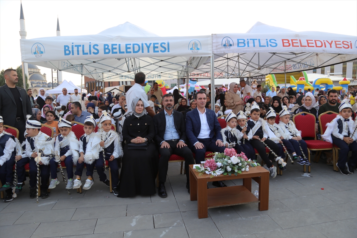 Bitlis Valisi Karakaya: 60 çocuk sünnet şöleniyle delikanlılığa adım attı