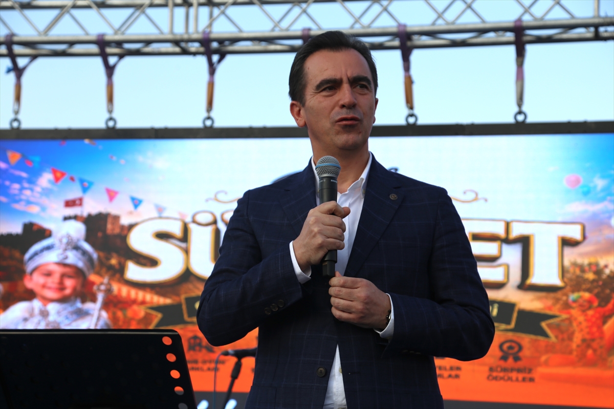 Bitlis Valisi Karakaya: 60 çocuk sünnet şöleniyle delikanlılığa adım attı