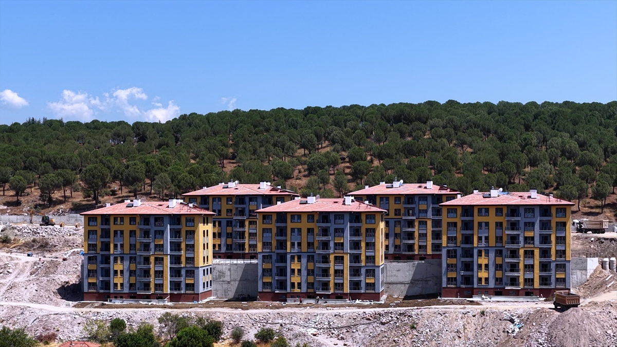 Bakan Kurum: Sındırgı deprem konutları anahtarları teslim edilecek