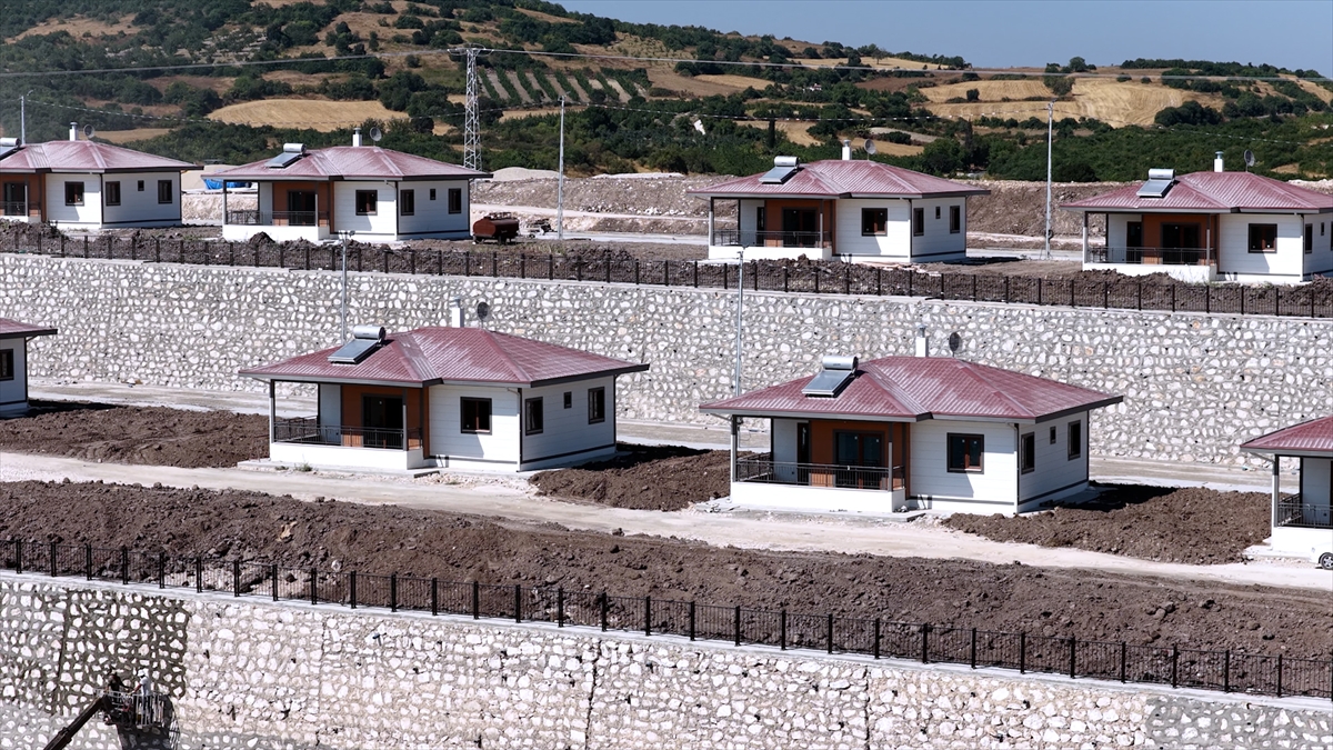 Bakan Kurum: Sındırgı deprem konutları anahtarları teslim edilecek