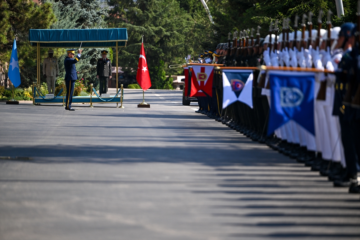 Genelkurmay Başkanı Orgeneral Bayraktaroğlu, Somali Genelkurmay Başkanı Tuğgeneral Mohamud ile görüştü