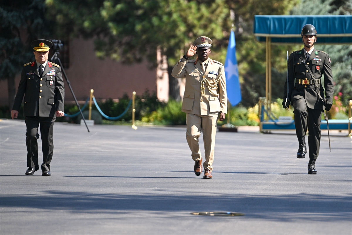 Genelkurmay Başkanı Orgeneral Bayraktaroğlu, Somali Genelkurmay Başkanı Tuğgeneral Mohamud ile görüştü